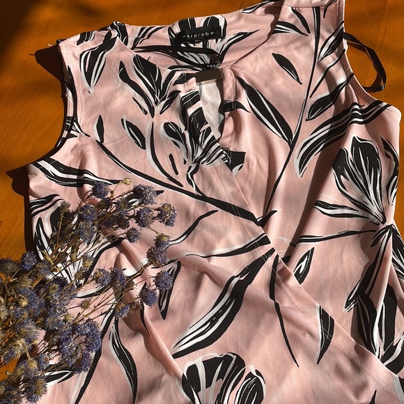 Sleeveless floral print top from Wardrobe - Picture 5 of 6